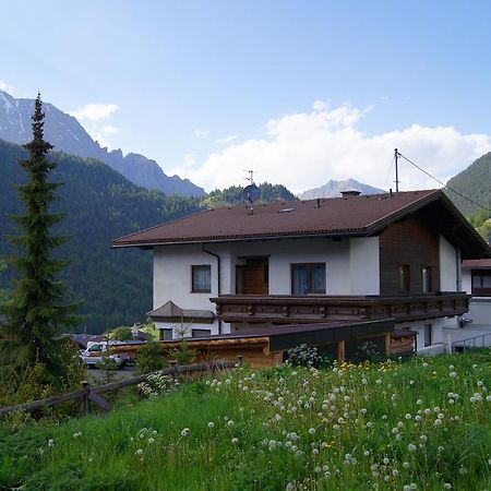 Ferienhaus Peter Spoettl เนาดาส ภายนอก รูปภาพ